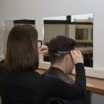 Réalisation d'une coupe par nos élèves en salon de coiffure.